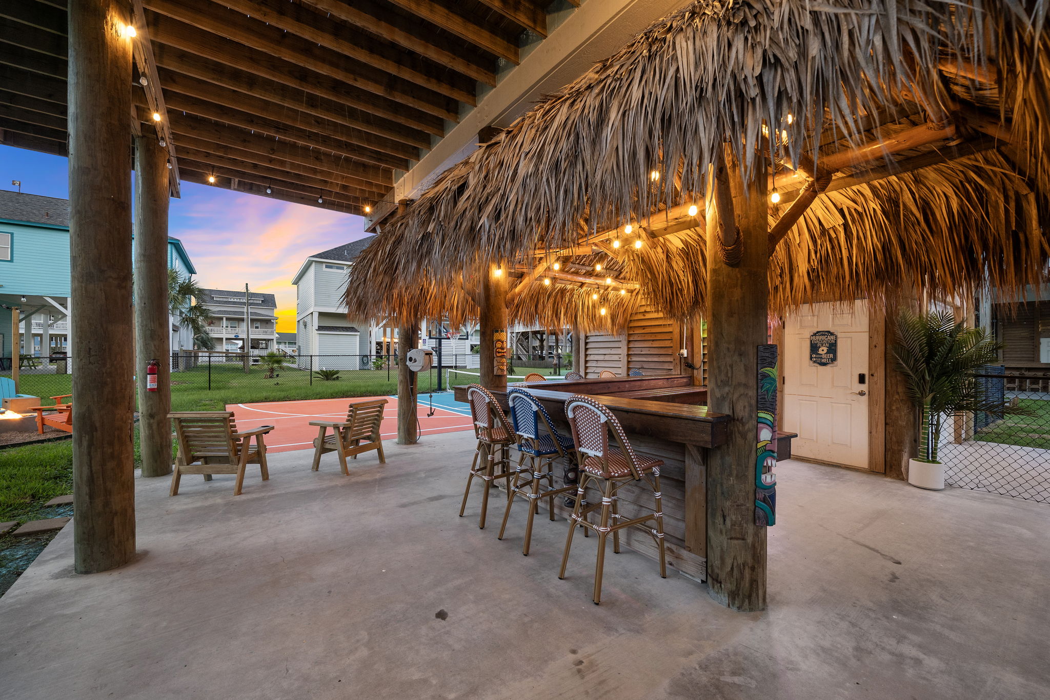 Tiki Bar & Fire Pit